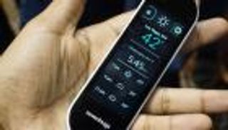 بالصور.. الريموت الذكي يتحكم في 25 ألف جهاز