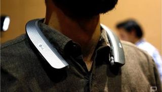 سماعات حول الرقبة بدلا من الرأس