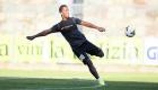 لاعب الجزيرة يتسبب في أزمة بين ناديه ودبي الرياضية