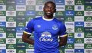 بولاسي يغيب نحو عام عن إيفرتون للإصابة