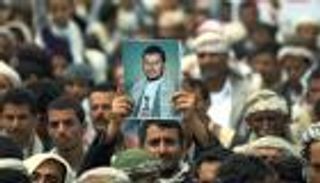 إيران تجهز مراهقا لخلافة زعيم الحوثيين في اليمن