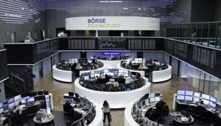 متعاملون في بورصة فرانكفورت