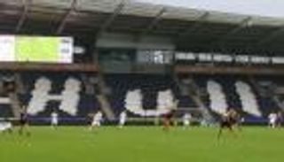 جمهور هال يعاقب مالكه المصري