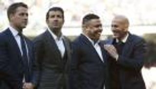 أوين يسخر من وزن "الظاهرة" رونالدو