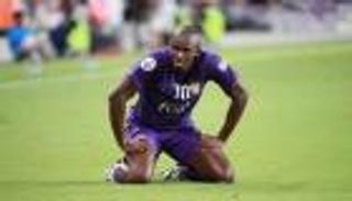 العين يعاقب أسبريا بسبب حركة غير لائقة