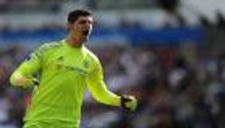 الحارس كورتوا يكشف عن مهاراته في تسجيل الأهداف