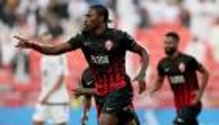 رأس ديوب تحجز للأهلي مقعده بنهائي كأس الإمارات