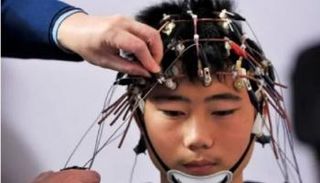 علاج شاب من إدمان الإنترنت في الصين