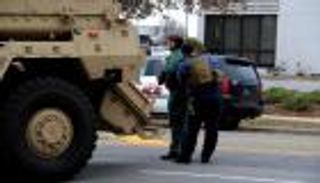 بالصور.. اعتقال مسلح احتجز رهائن في بنك أمريكي