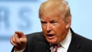 ترامب يهاجم الإعلام والاستخبارات.. والبيت الأبيض ينتقده