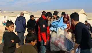 25 شاحنة مساعدات سعودية عاجلة لنازحي حلب