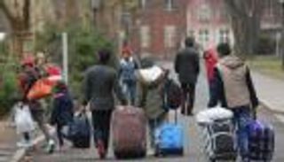 عاصفة اللجوء في ألمانيا تتراجع إلى الثلث خلال 2016