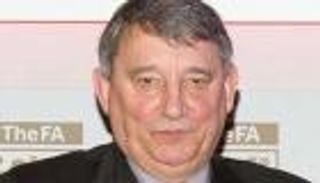 وفاة تيلور المدرب الأسبق لإنجلترا 