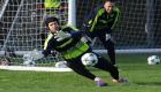 تشيك: أرسنال استفاد من اعتزالي الدولي