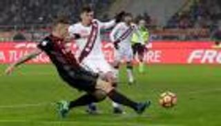 ميلان يقلب تأخره أمام تورينو ويبلغ ربع نهائي الكأس