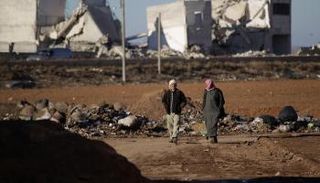 أهالي حلب فوق أنقاضها