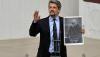 كلمة واحدة تعلق عضوية نائب بالبرلمان التركي