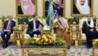 بالصور.. ملك إسبانيا يصل الرياض في زيارة رسمية