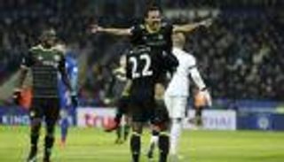 ثلاثية إسبانية تغرد بتشيلسي في صدارة البريميير ليج