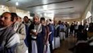 فشل ذريع للحوثيين.. 4 شهور لجمع رواتب شهر لموظفيهم