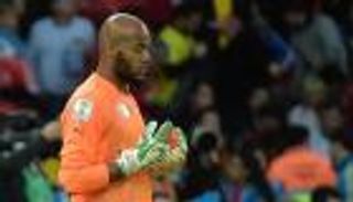 الإعلام الجزائري يشيد بالمنقذين محرز ومبولحي