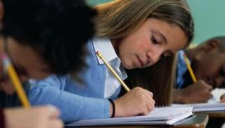 فتاة في المدرسة