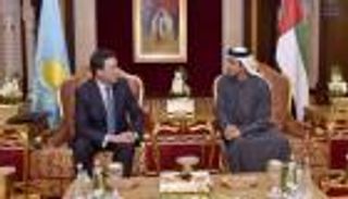 منصور بن زايد يستقبل وفدا وزاريا من كازاخستان