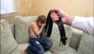 السعودية.. تحقيق في فيديو تعذيب طفل