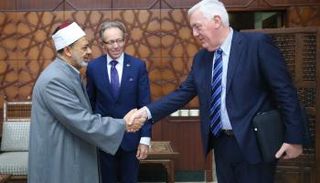 سفير أستراليا المَعْنِيّ بمكافحة الإرهاب يزور الأزهر الشريف