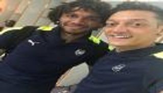 أوزيل يوجه رسالة للنني قبل مواجهة مالي