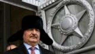 روسيا تبحث عن دور في ليبيا عبر بوابة حفتر