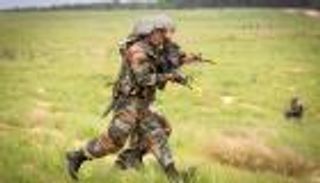 الجيش الهندي يحافظ على جنوده بخوذات مضادة للرصاص