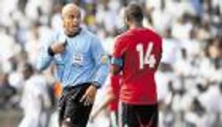 فيديوجراف.. 5 حقائق عن حكم ديربي تونس والجزائر 