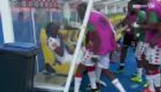 بالفيديو.. لاعب بوركينا يحتفل بهدفه بطريقة مثيرة