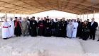 لبنى القاسمي وأساقفة كنائس يزورون دير صير بني ياس