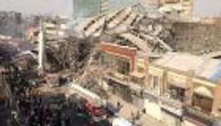 بالفيديو.. 30 قتيلا في انهيار برج شهير بطهران بعد حريق استمر 20 ساعة