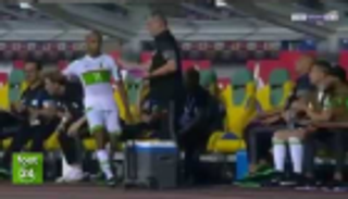 بالفيديو.. ثورة غضب لبراهيمي بعد تغييره أمام تونس