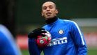 مدافع إنتر ميلان لا يستبعد الفوز بالكالتشيو