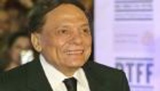 عادل إمام يتجاهل نصيحة الأطباء له بسبب "العفاريت"