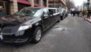 بالصور.. محتجون يحطمون واجهات محال واشنطن رفضا لترامب