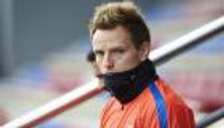 برشلونة يبدأ رحلة تحصين راكيتيتش من السيتي 