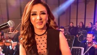 بالصور.. أنغام تحيي حفلا خيريا وتحتفل بعيد ميلادها