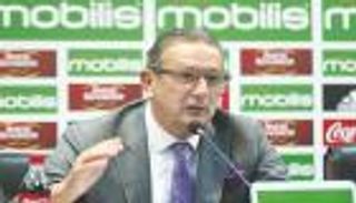 ليكنز يرد على شائعات رحيله عن الجزائر