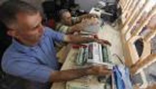 العراق يعلن بيع سندات قيمتها مليار  دولار بضمانة أمريكية