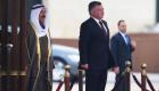 أمير الكويت يتلقى رسالة شفوية من العاهل الأردني