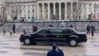 ترامب يستعير سيارة أوباما الرئاسية