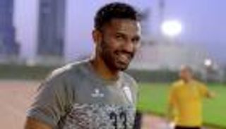 أسطورة الهلال السابق يهاجم حارس الشباب المختفي