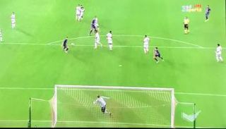 تسديدة صاروخية على مرمى الجزيرة