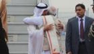 بالفيديو.. الشيخ محمد بن زايد يصل الهند ومودي على رأس مستقبليه
