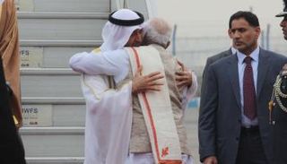 مودي مستقبلا الشيخ محمد بن زايد